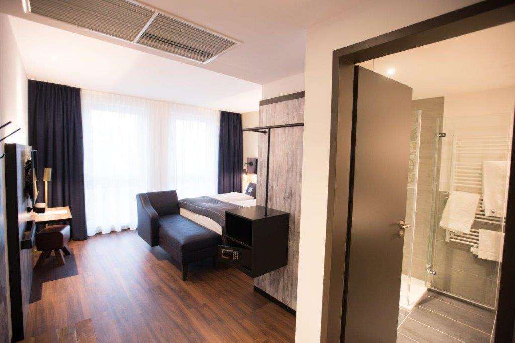 - The Niu, Saddle By Ihg